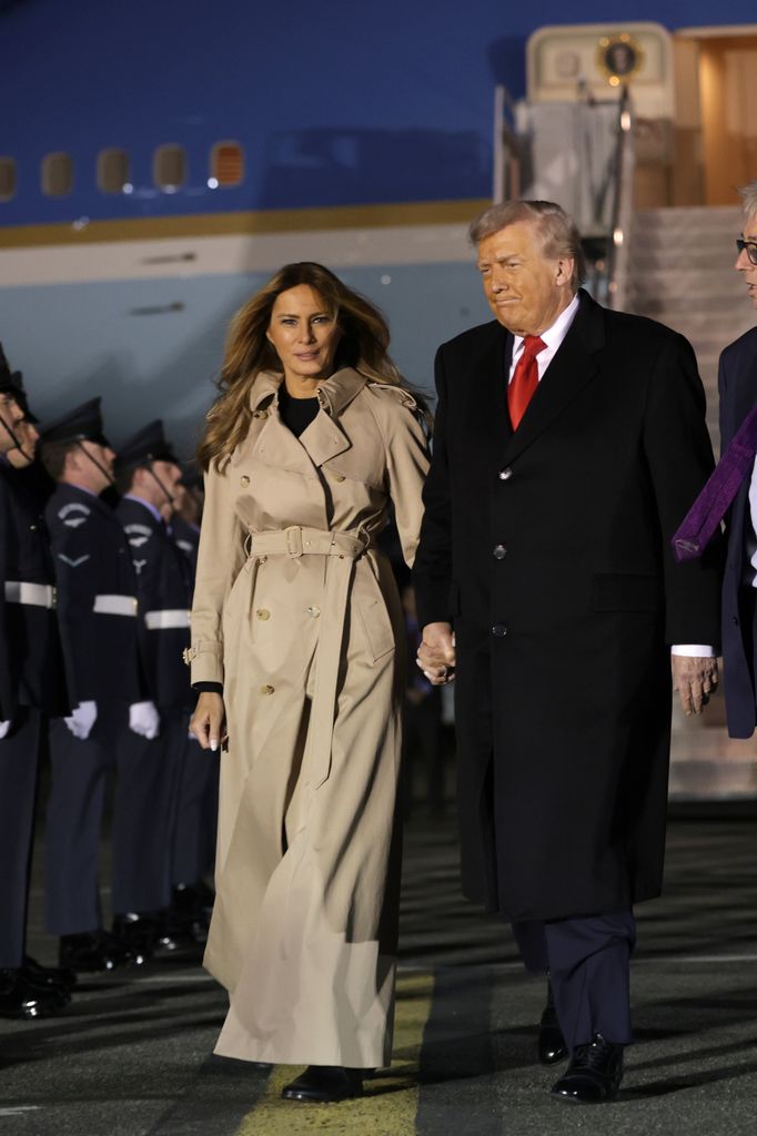 Melania trump donald trump walking tarmac in london