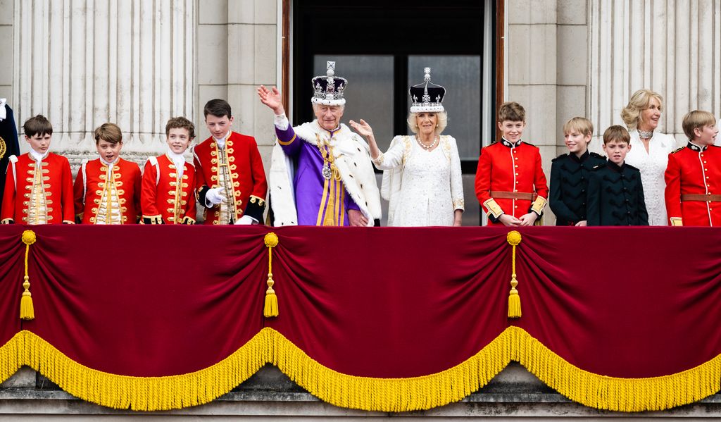 royals on balcony at Buckingham Palace 