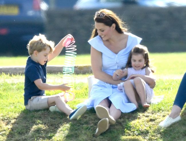 kate middleton with prince george and princess charlotte