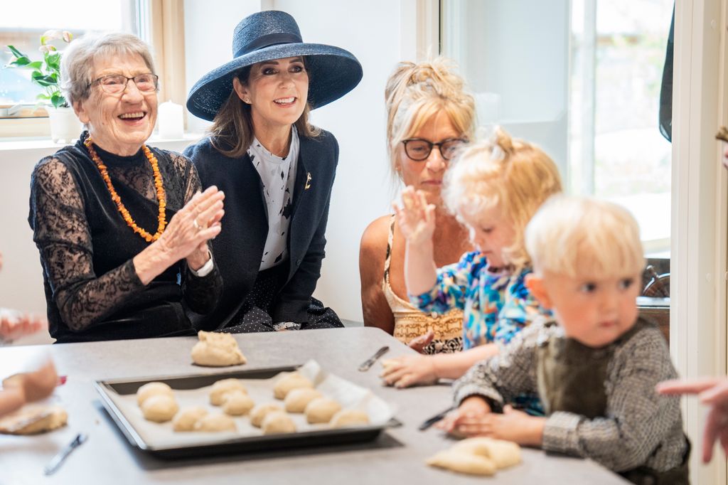 Queen Mary tries baking with children