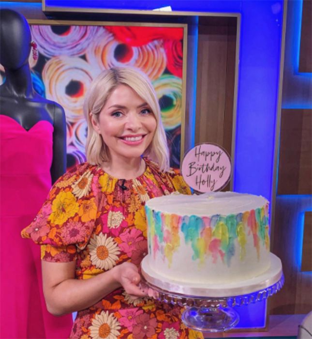 holly willoughby cake