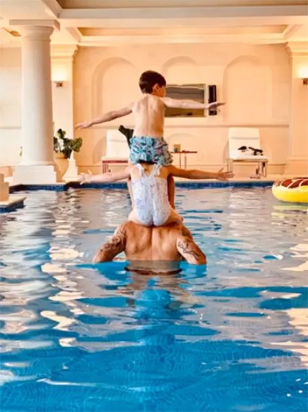 robbie williams with kids in pool