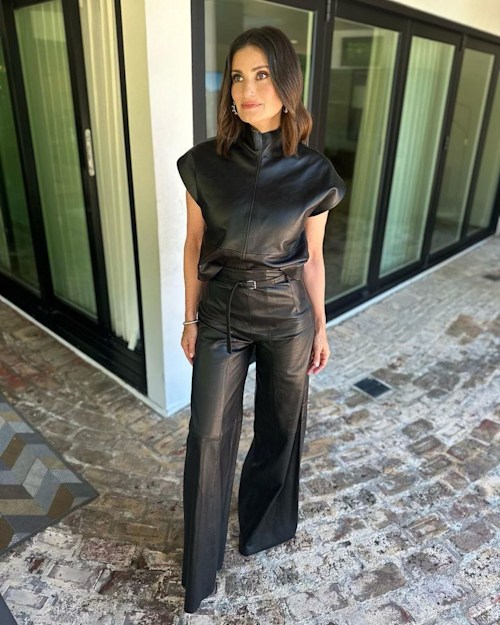 Idina Menzel is worlds away from Frozen in head-to-toe leather - WOW ...