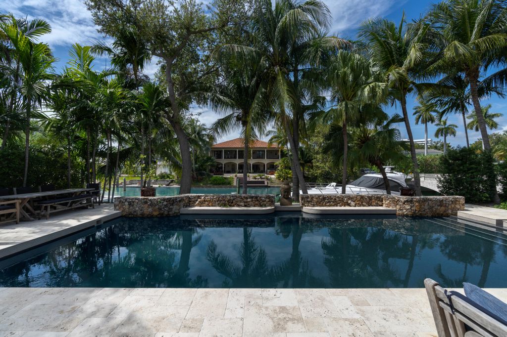 Joe Jonas and Sophie Turner's Miami home swimming pool