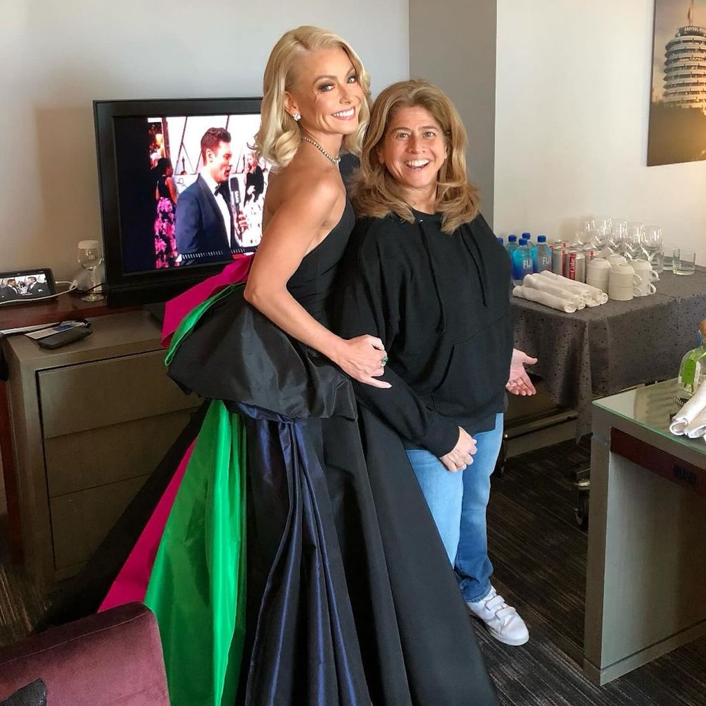 Kelly Ripa and Lori Schulweis posing backstage before the 2018 Oscars