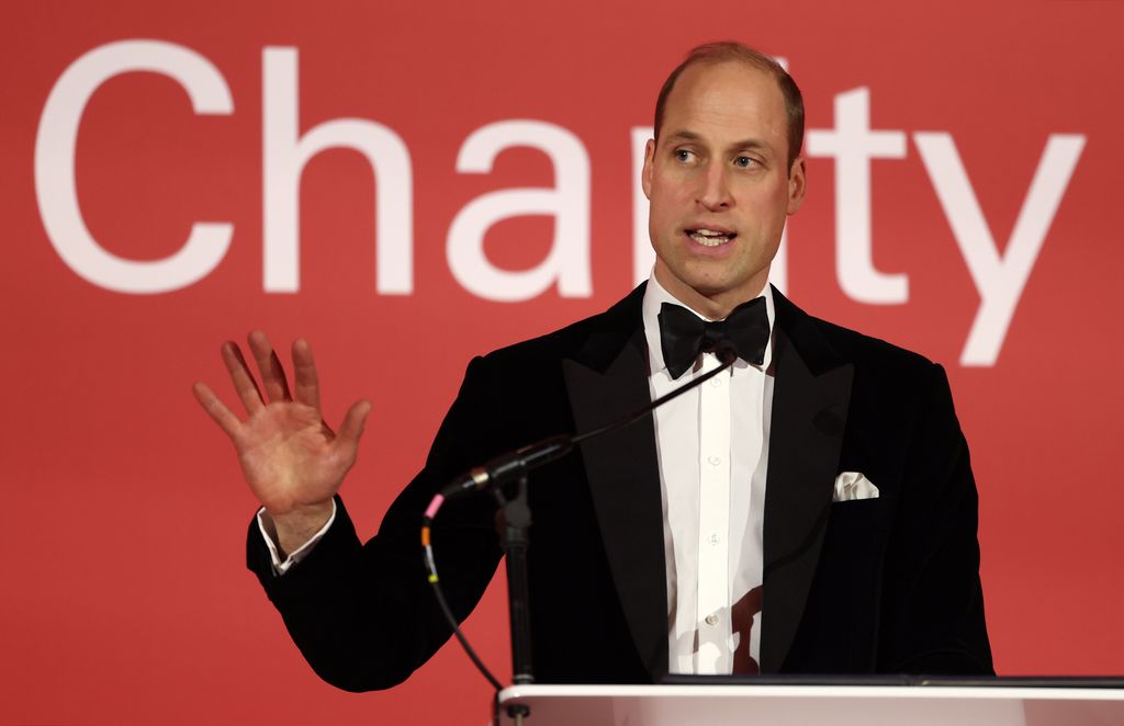 O Príncipe William, Príncipe de Gales da Grã-Bretanha fala durante o Jantar de Gala de Caridade da Ambulância Aérea de Londres no OWO em 7 de fevereiro de 2024 em Londres, Inglaterra.  (Foto de Daniel Leal – WPA Pool/Getty Images)
