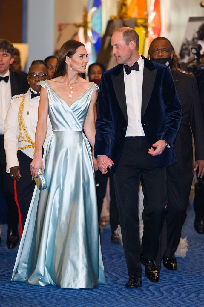 William and Kate hold hands at reception in the Bahamas