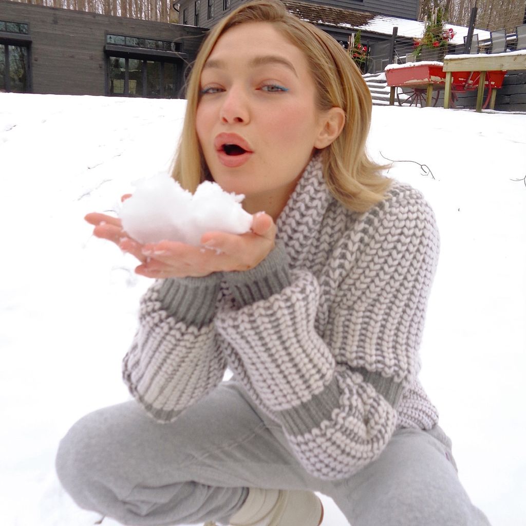 gigi hadid in the snow in a wooly jumper 