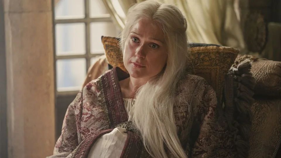 Sian Brooke dans le rôle de la reine Aemma Arryn dans La Maison du Dragon