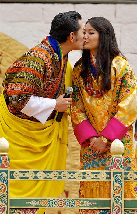 Bhutan royals kiss