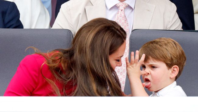 prince louis sticking tongue out at mother princess kate at jubilee