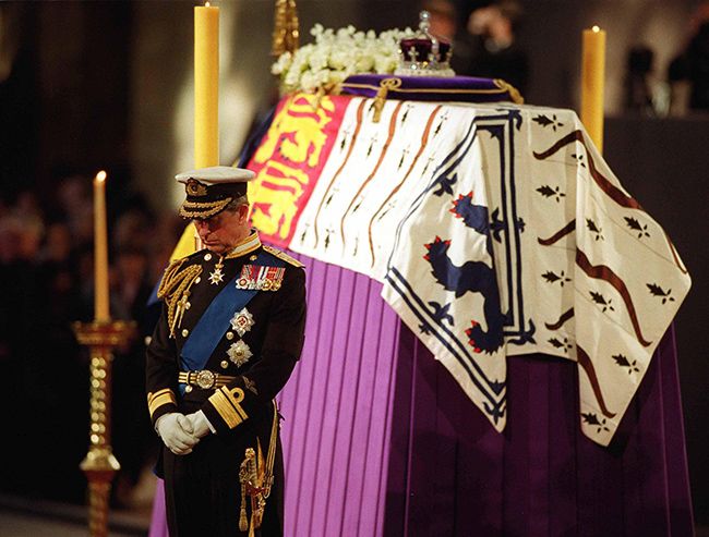 prince charles at queen mother funeral
