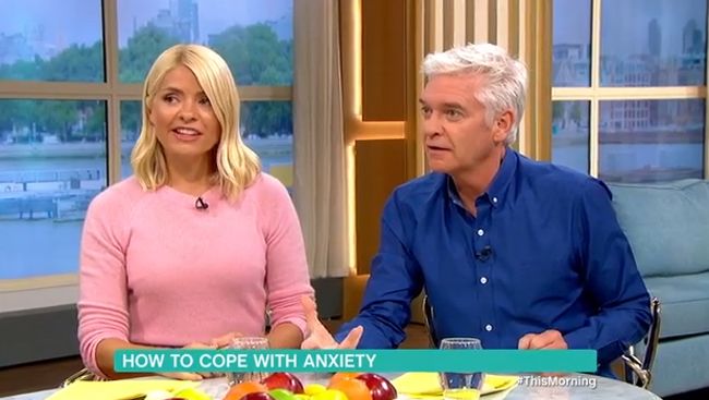 holly willoughby shows off new tan