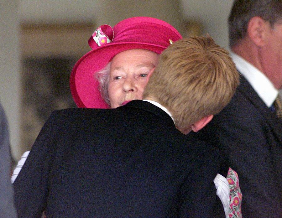 young harry kissing the queen