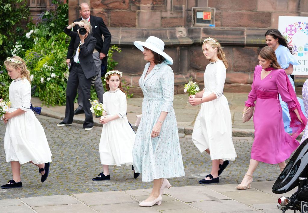 Isabel Rodríguez-Legorburu and other wedding guests arriving