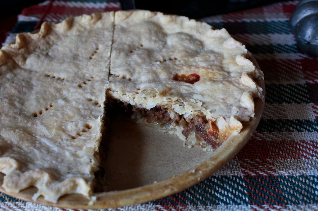 Smithsburg, MD - September 11:  Sally and John Walz prepare Thanksgiving meal, including mincemeat pie, on the hearth of the original kitchen on their farm in Smithsburg, Maryland  Sunday,  September 11, 2011.  (Photo by Dayna Smith/for the Washington Post)
