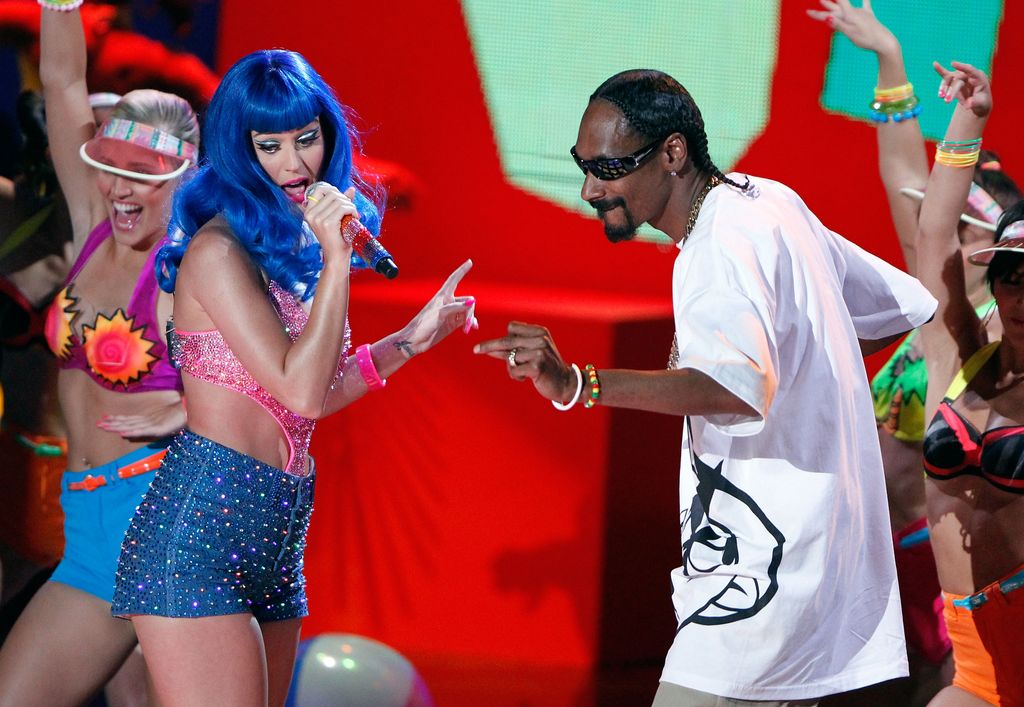 The 'Teenage Dream' singer performing on stage with Snoop Dogg