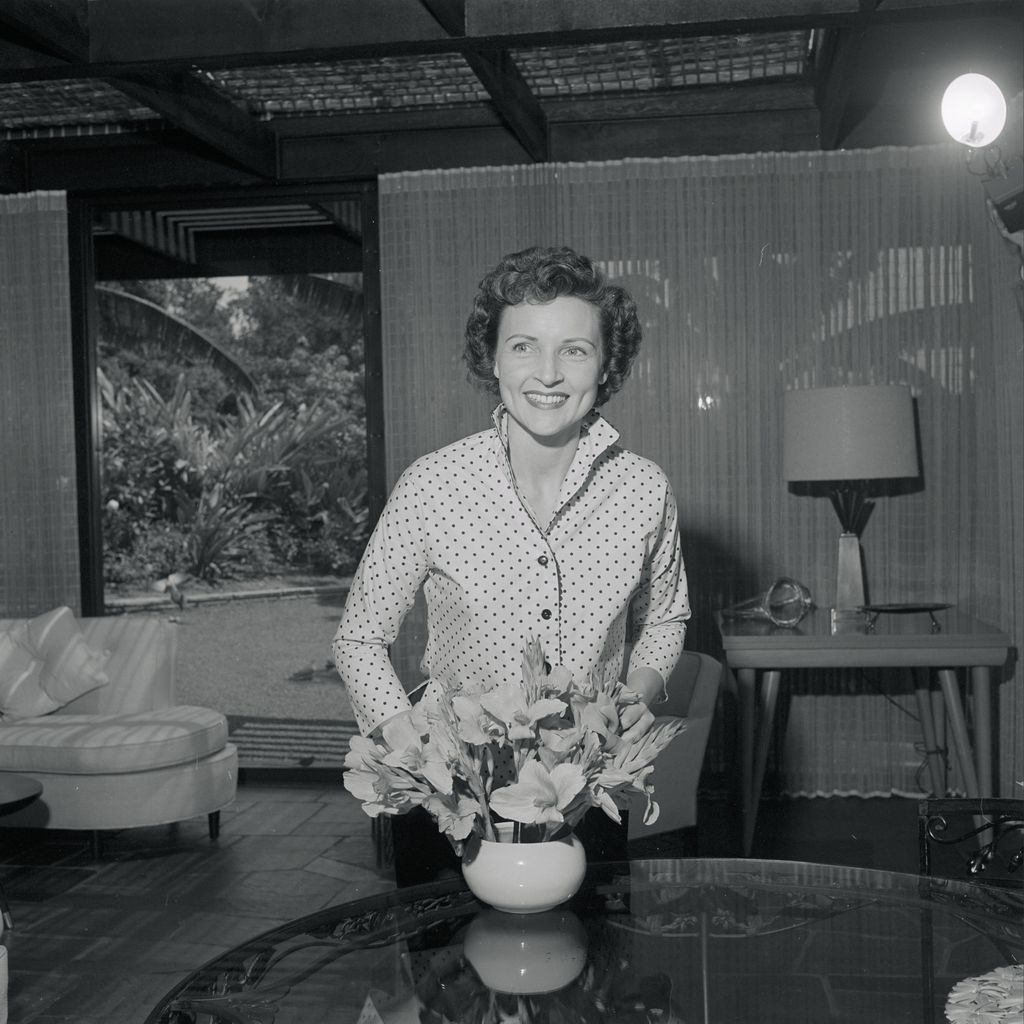 DATE WITH THE ANGELS - Betty White at Home - Aired on May 6, 1957. (Photo by ABC Photo Archives/Disney General Entertainment Content via Getty Images) BETTY WHITE