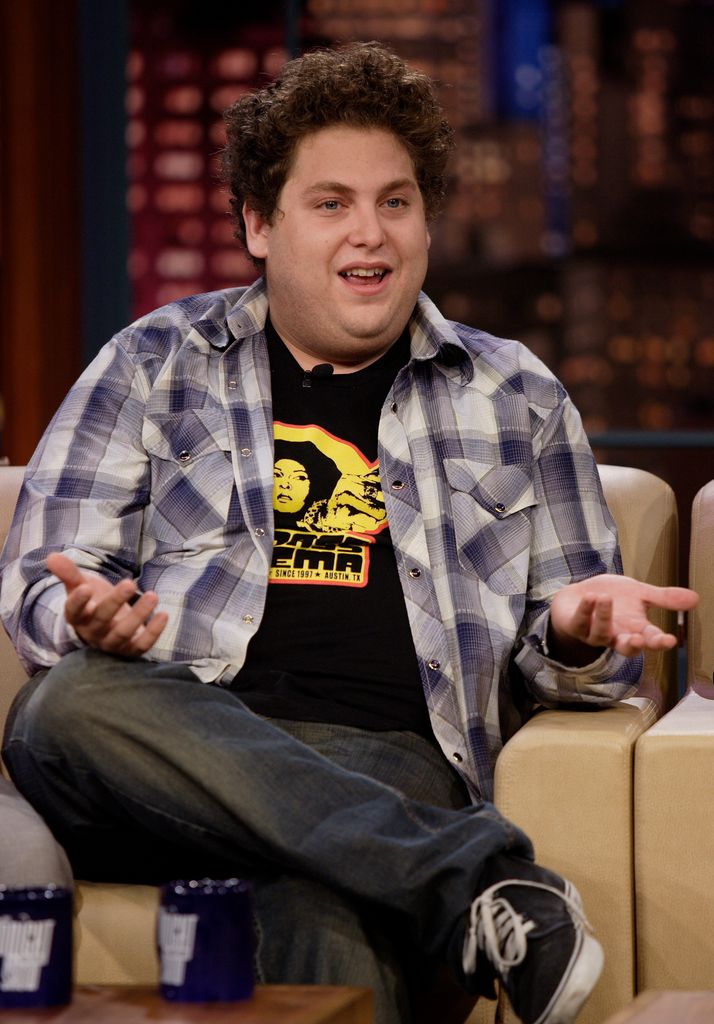 jonah hill sitting on couch 2007