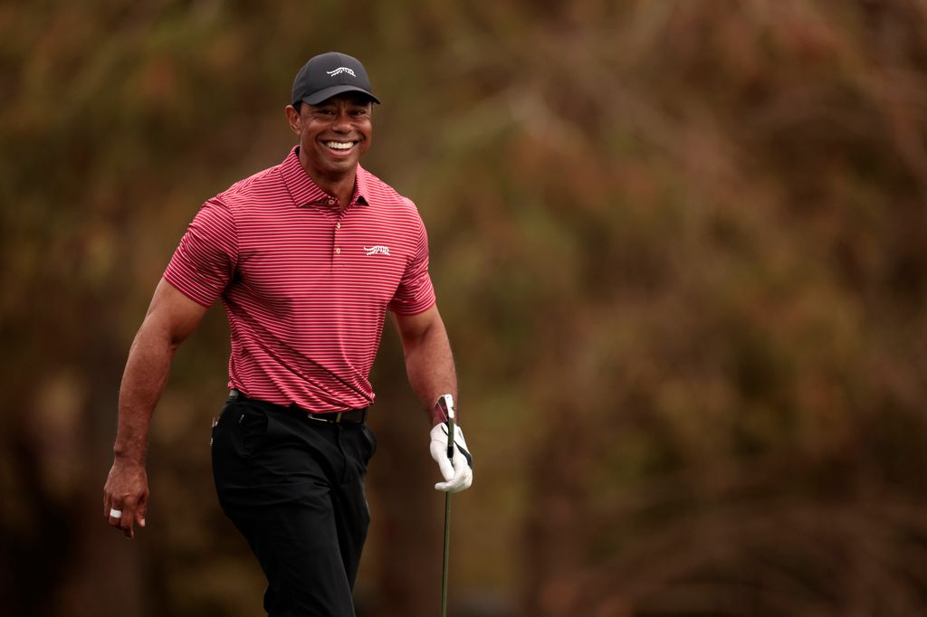 Tiger Woods souriant sur le parcours de golf