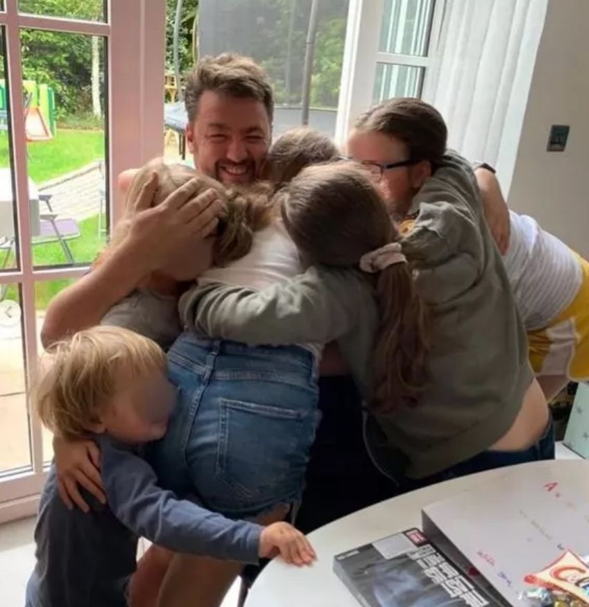 Jason Manford embracing six children