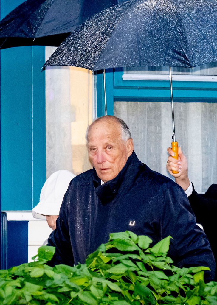 King Harald in a blue raincoat