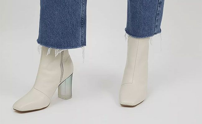 6898d8e98673 Off White Leather Boots Z 
