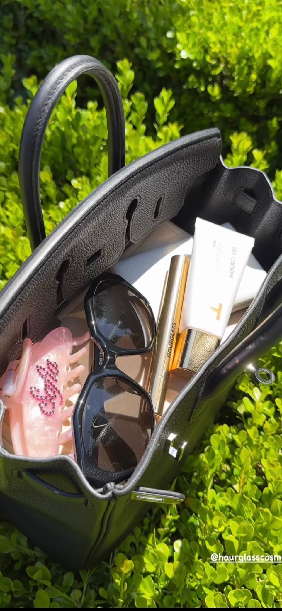 Sofia shared an image on Instagram of the contents of her handbag
