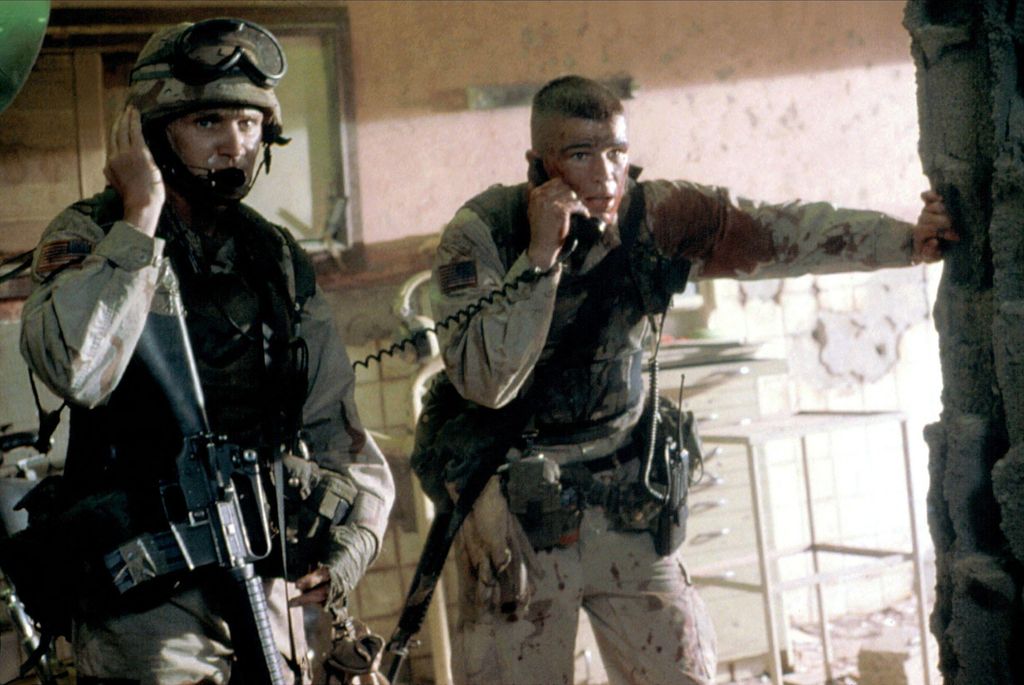 Gregory Sporleder and Josh Hartnett in a scene from Black Hawk Down
