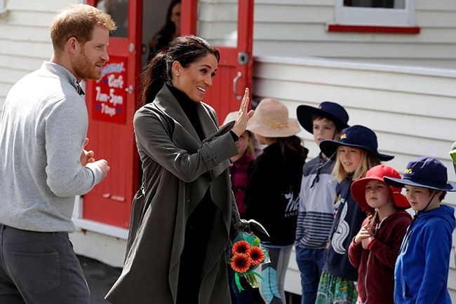 harry and meghan wave children