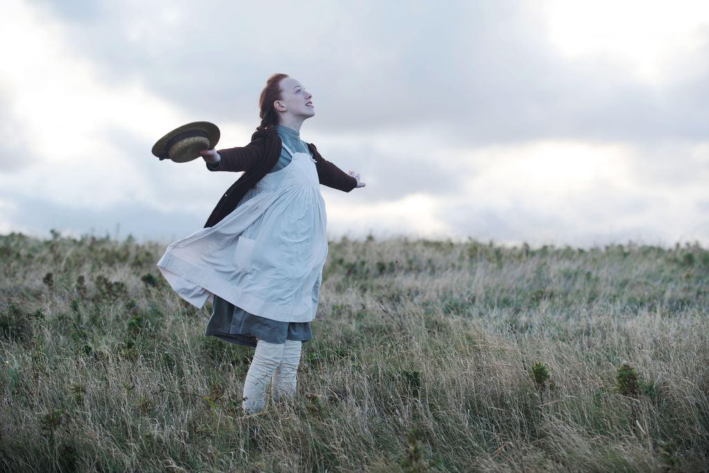 ANNE WITH AN E, (aka ANNE), Amybeth McNulty, 'Youth is the Season of Hope', (Season 2, ep. 201, aired July 6, 2018). photo: Chris Reardon / ©Netflix / Courtesy: Everett Collection