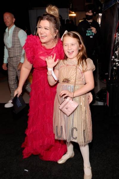 Kelly Clarkson with her daughter River Rose at the PCAs