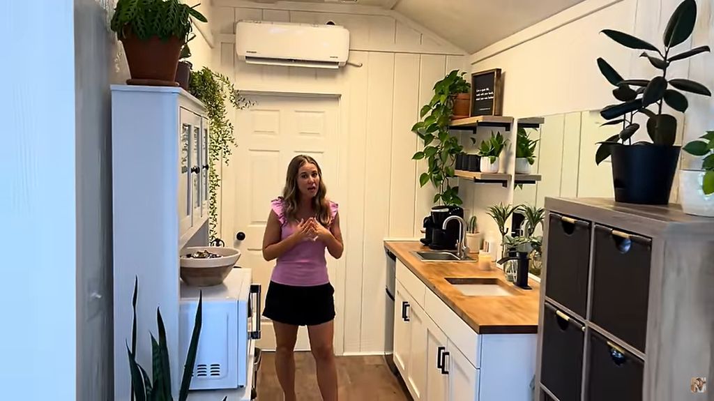 Jana Duggar's tiny home kitchen