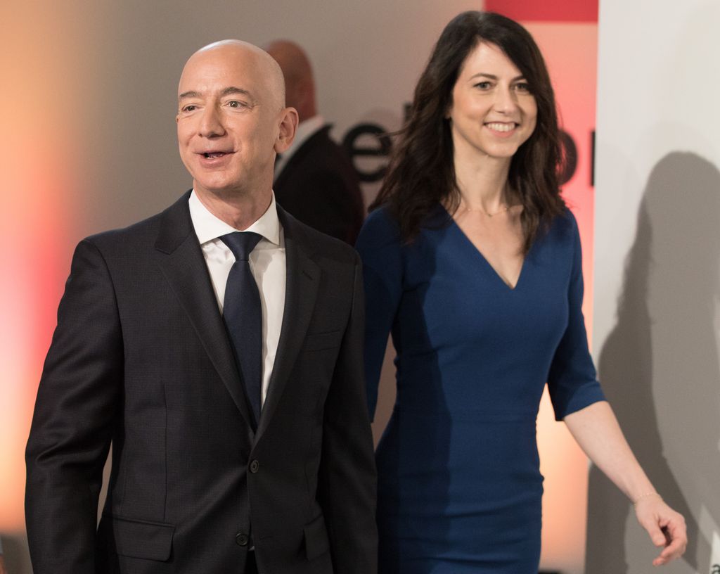 Jeff Bezos e sua MacKenzie Scott chegam para a cerimônia de premiação Axel Springer na Alemanha, 24 de abril de 2018
