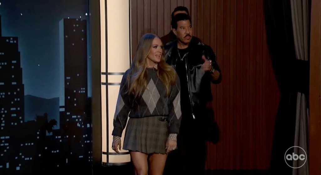 carrie underwood miniskirt