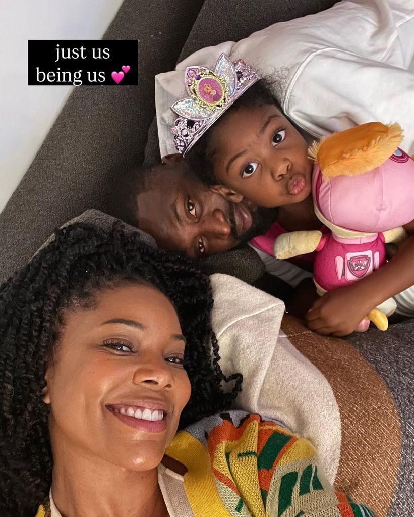 Kaavia with parents Gabrielle Union and Dwyane Wade hugging on couch