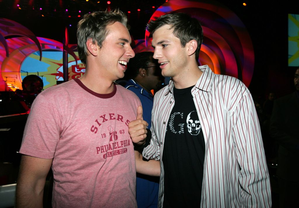 Dax and Ashton chatting backstage at a TV event in 2004