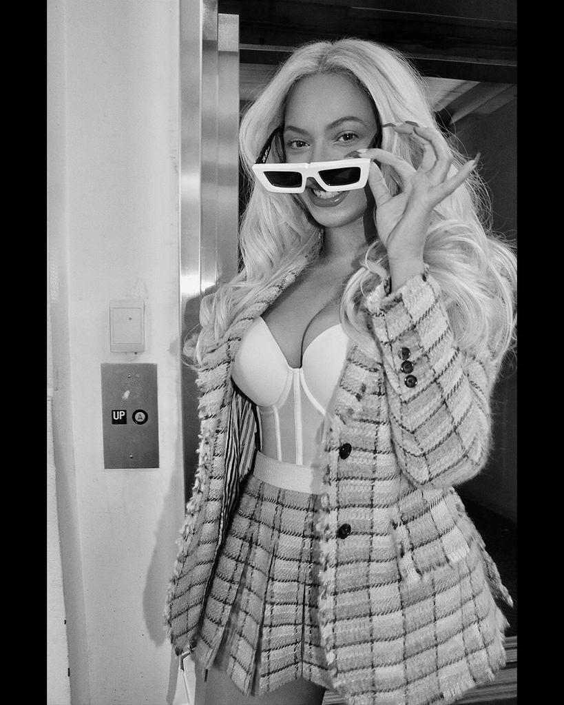 Beyonce looked amazing in the fitted corset