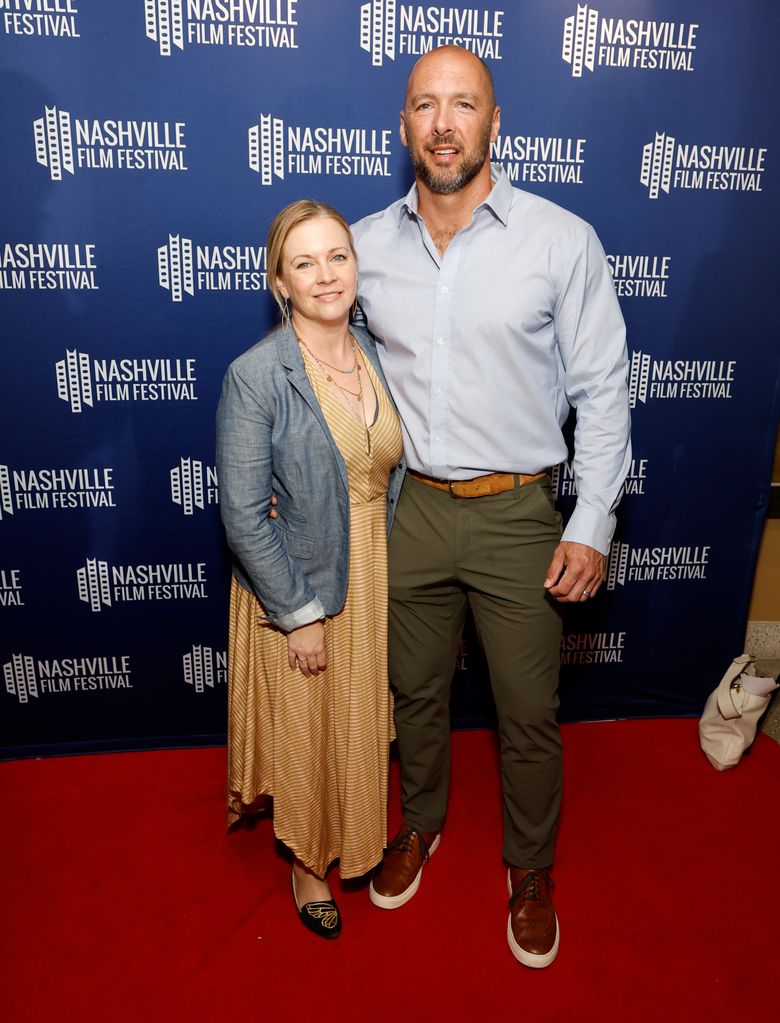 melissa joan hart and husband mark wilkerson red carpet