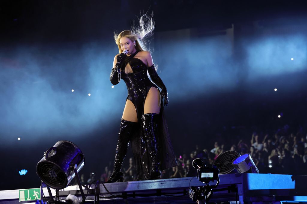 Beyonce stuns in black bodysuit