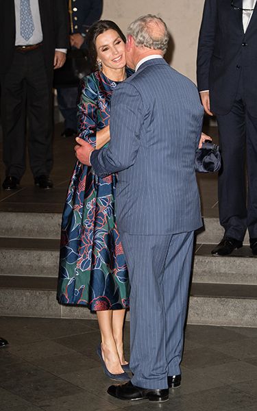 queen letizia and prince charles at art museum