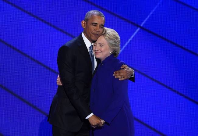 michelle obama barack hilarry clinton hugging