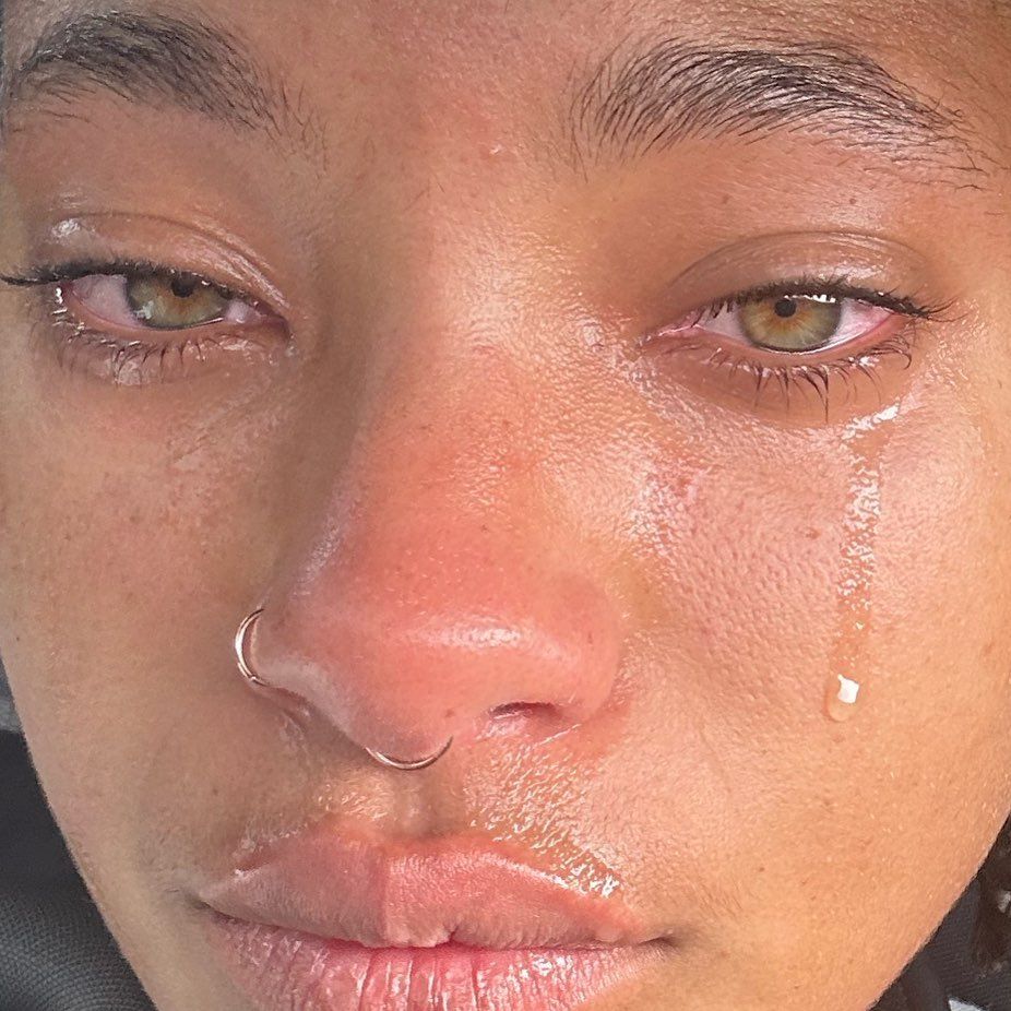 Willow Smith shares a teary-eyed photo of herself