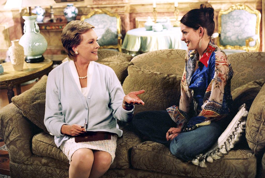 Julie Andres and Anne Hathaway in Princess Diaries 2: A Royal Engagement