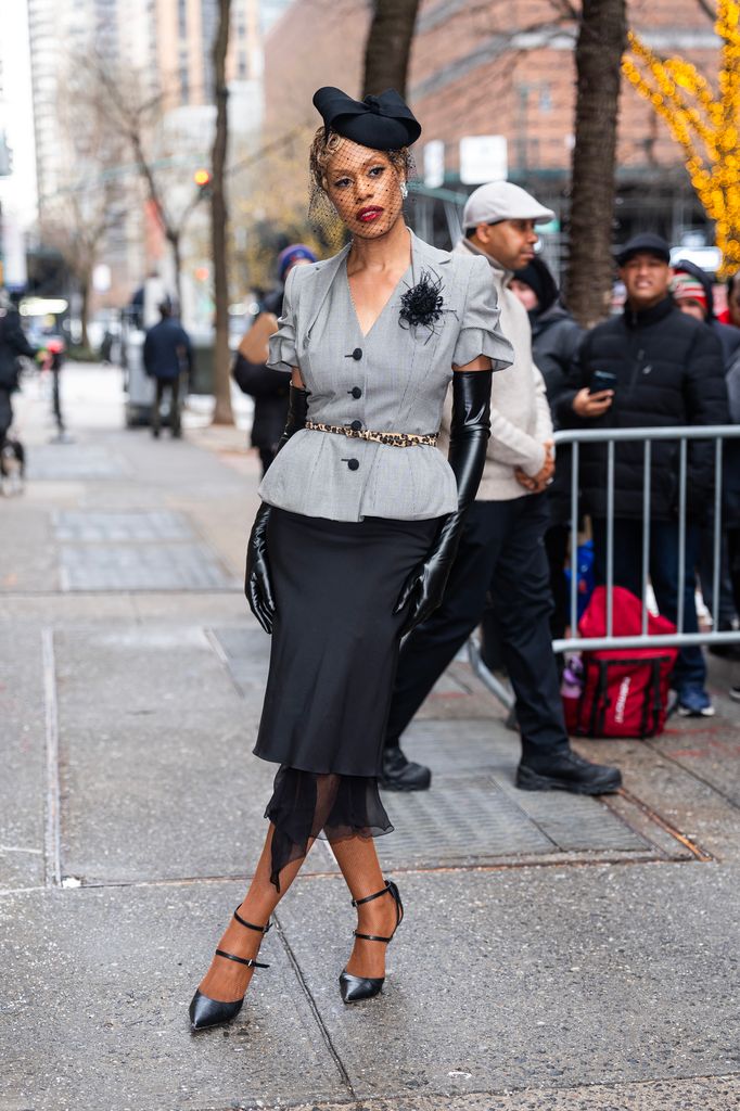 Laverne Cox é vista no Upper West Side em 03 de fevereiro de 2025 na cidade de Nova York.