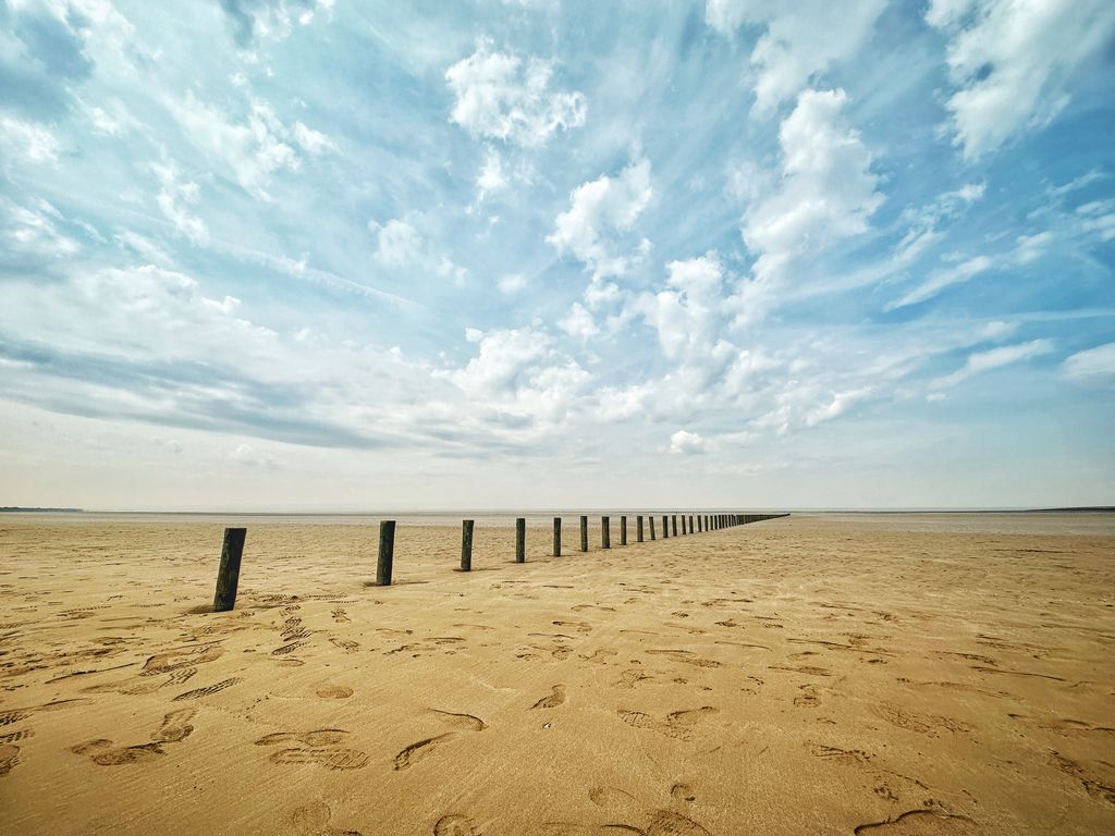 Breakwater en bois à Brean Beach, Somerset, Royaume-Uni