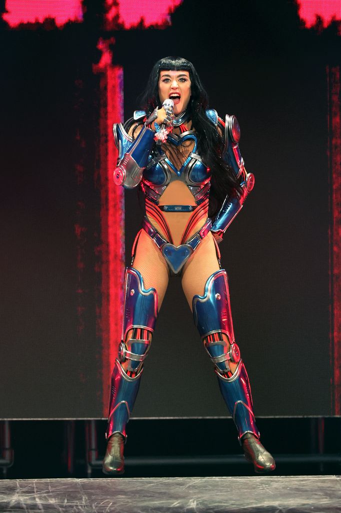 Katy Perry se produit au Kia Forum le 15 juillet 2025 