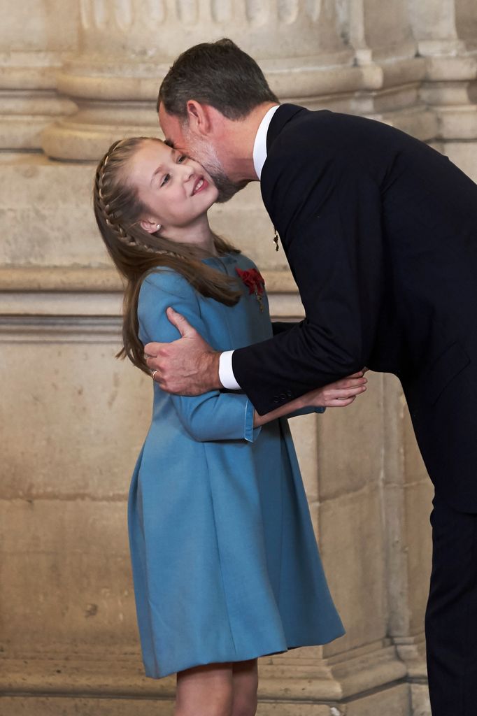 King Felipe kissing Princess Leonor on the cheek