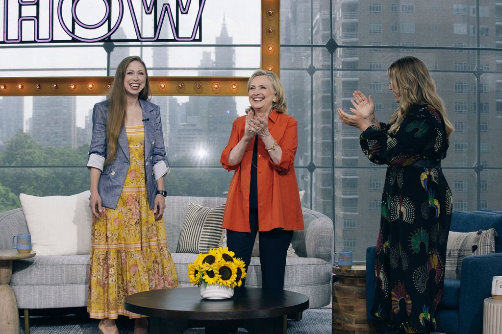 The Kelly Clarkson Show with Hillary and Chelsea Clinton 