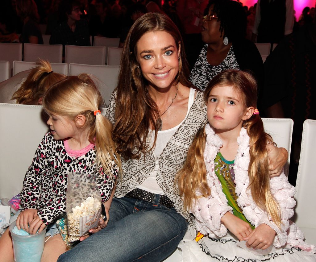 Denise Richards sat with two young girls